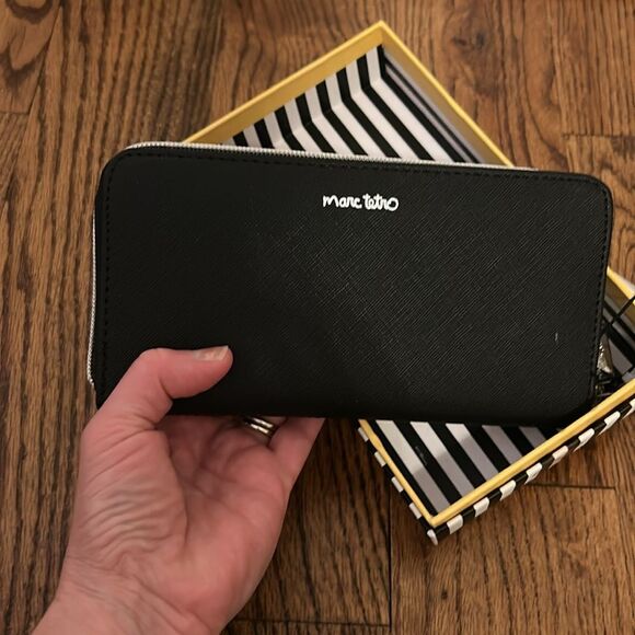 Marc Tetro Boston Terrier Zip Around Wallet New with Tags - Picture 2 of 3